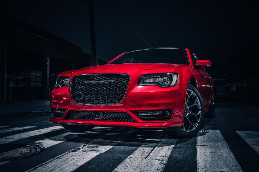  Chrysler 300S Sport Appearance Package (LX2) 2016 года  (фото 12 из 27)